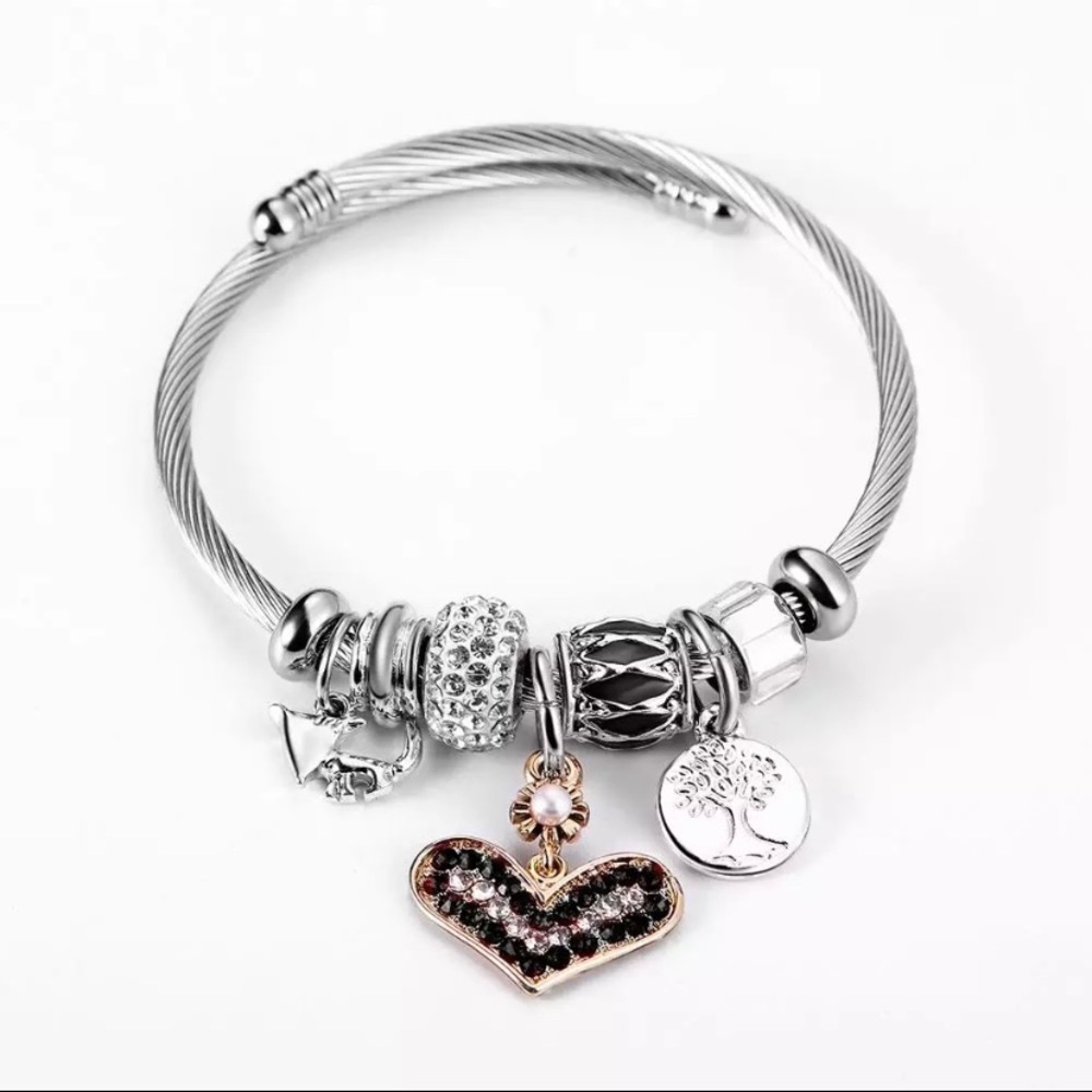 Elegant Black heart charm Bracelet